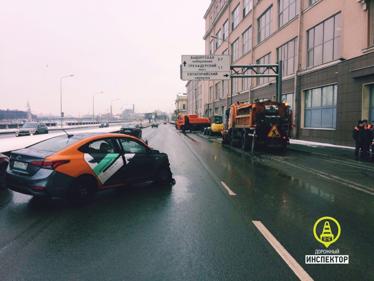 Каршеринг в санкт петербурге. Каршеринг набережная ДТП. Каршеринг на набережной в СПБ. Делимобиль каршеринг ДТП ДПС.