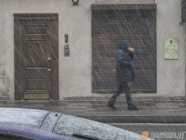 В Петербурге погода репетирует зиму. Ждите гололёд, метель и минус