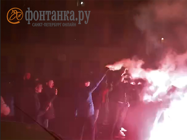 Они не Гитлера славили, а улицу не там перешли. Центр «Э» аннулировал уголовное дело о нацистском приветствии в центре Петербурга