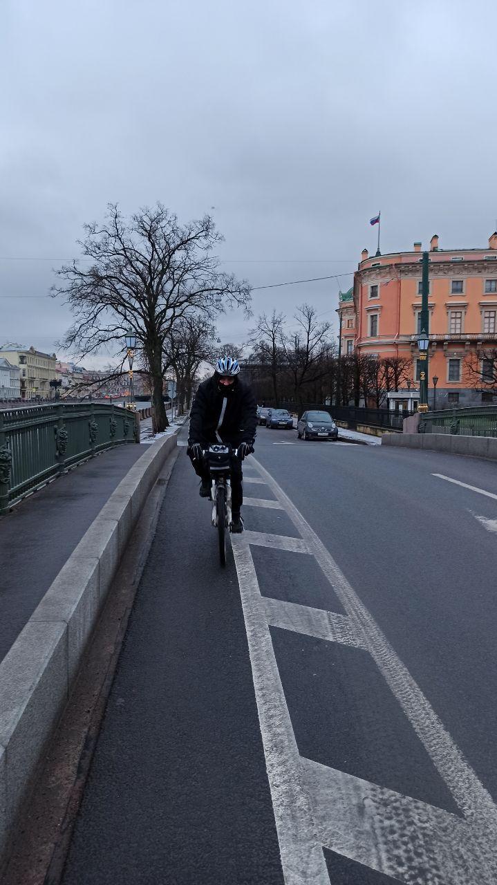 Полети в спб. Еду в Питер. Мужик в Питере ехал на высоком велосипеде фото.